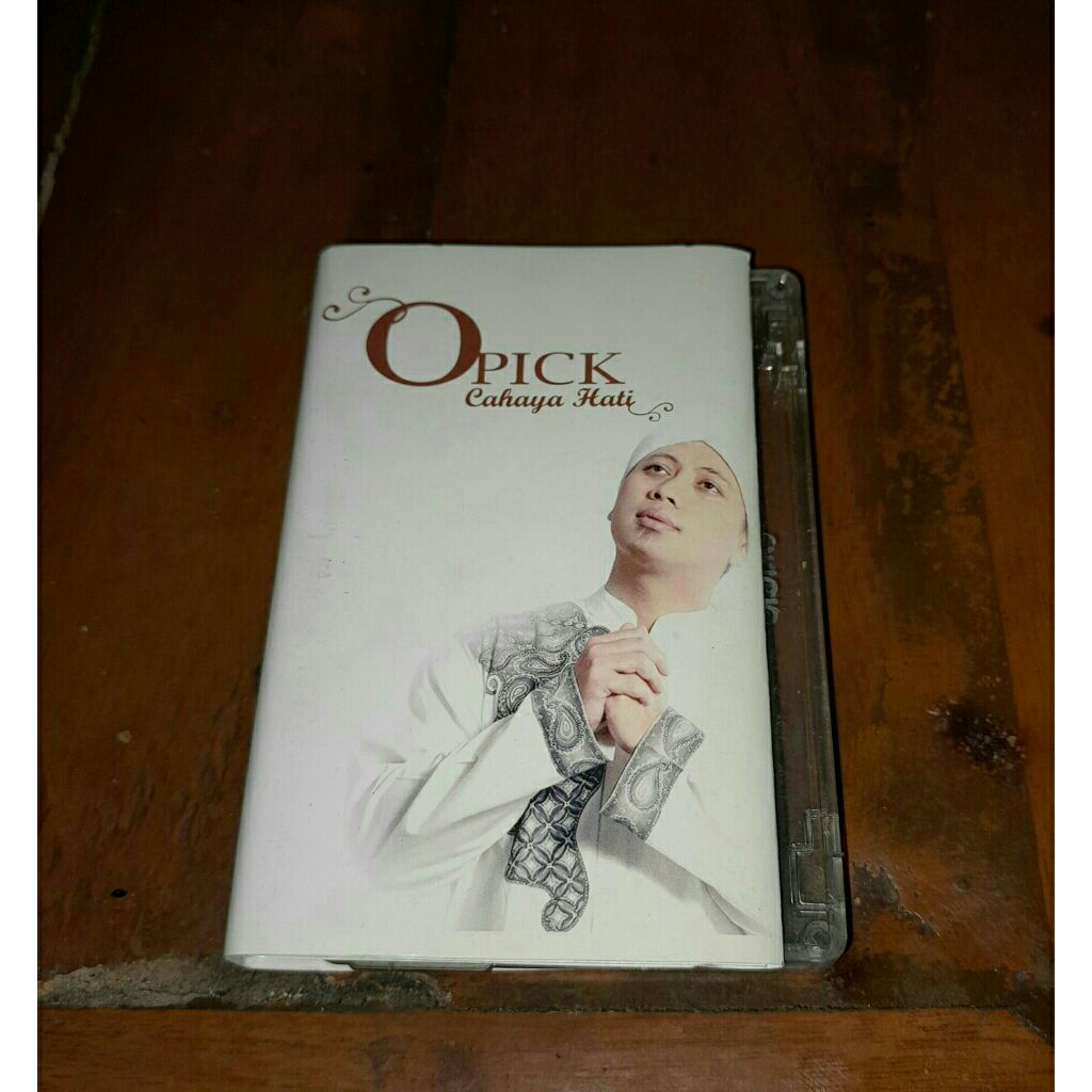 Kaset pita Opick cahaya hati