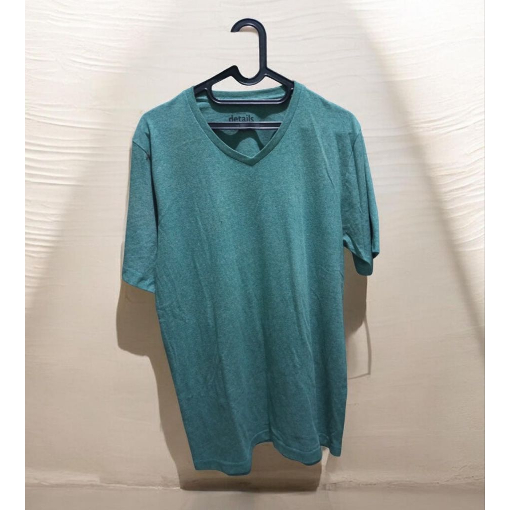 Kaos Polos Pria. Merk Details