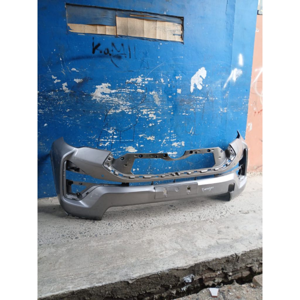 Bumper Depan Toyota Innova Zenix.