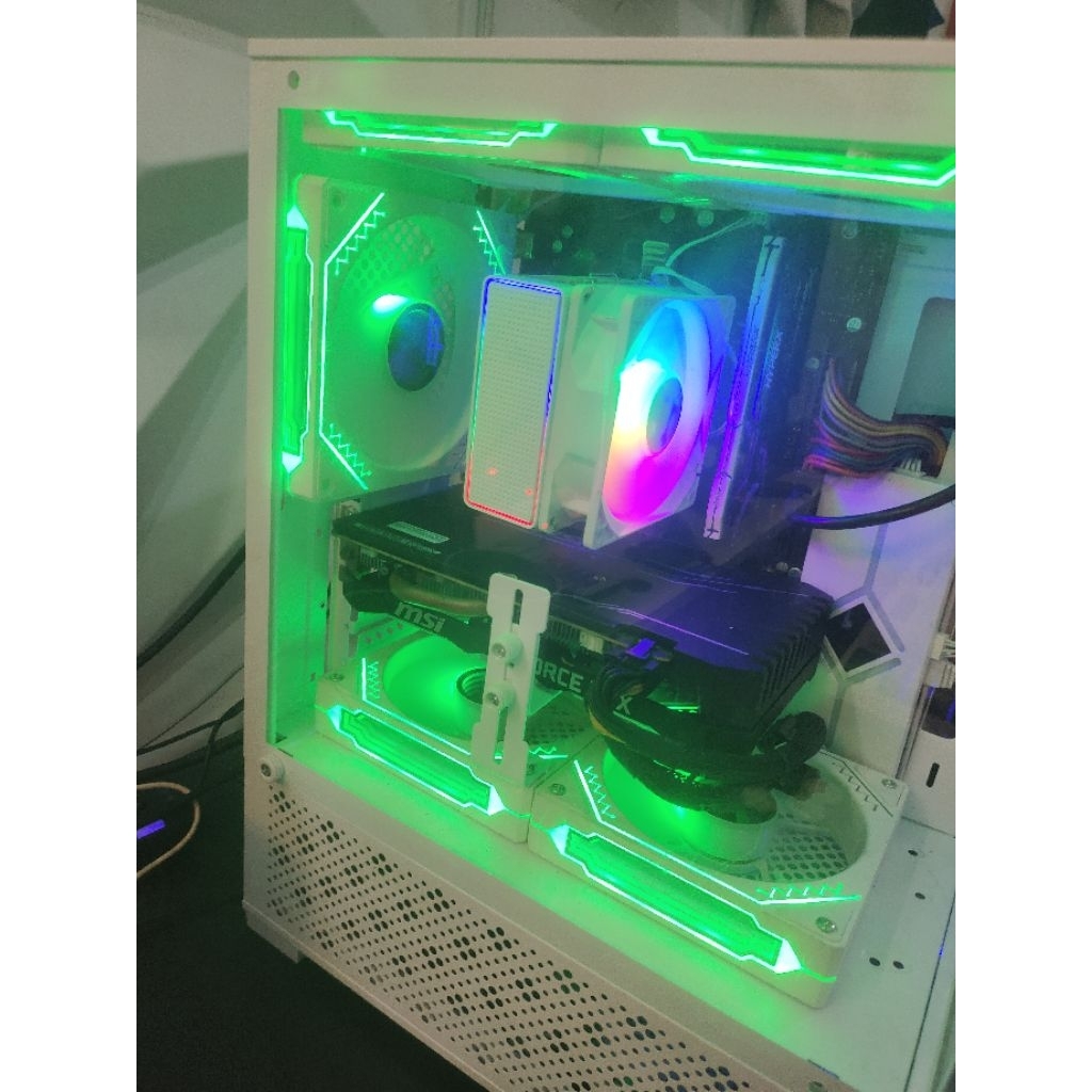 PC = casing,cpu i5 7400,Mobo,PSU Deepcool 700 Watt 80+,Fan hexaplay 5 buah dan layar LED Samsung 19"