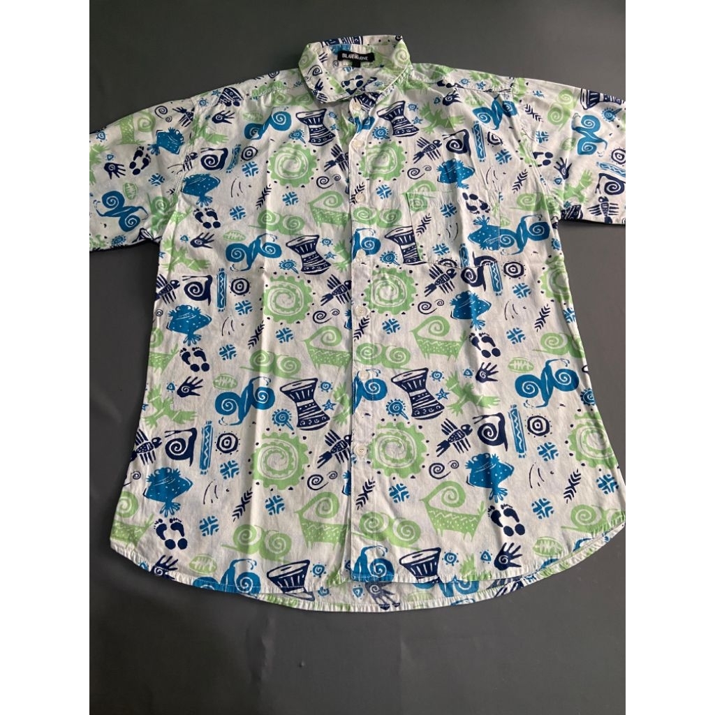 kemeja motif black one