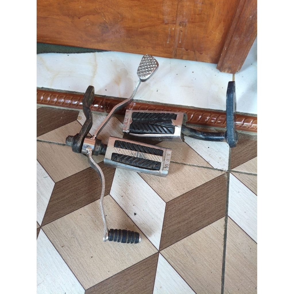 dudukan foot step footstep depan kanan kiri suzuki satria f Fu facelift fl pnp barong Thailand origi