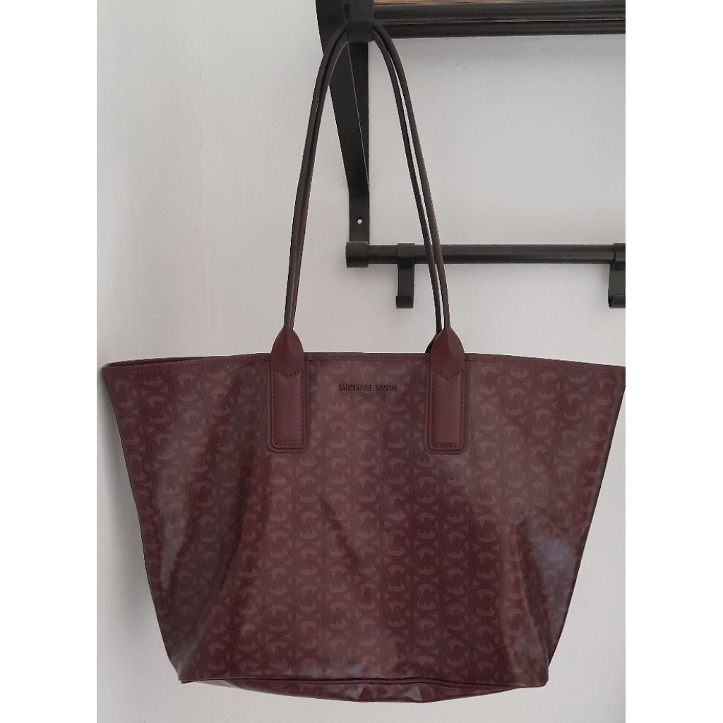 MK Jodie size L Preloved with minim defect