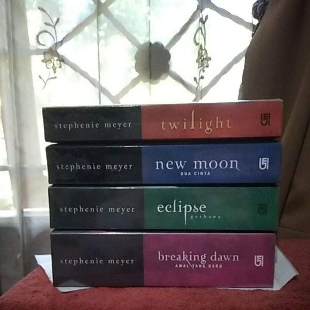 Buku Novel Twilight, New Moon, Eclipse, Breaking Dawn