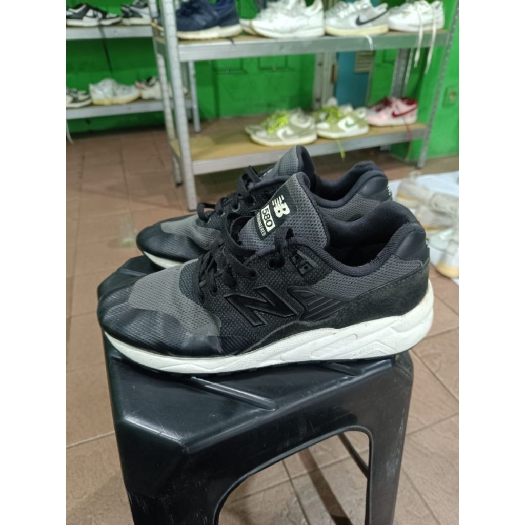 Sepatu New Balance MRT580JB Original Size 42.5 (27cm) Hitam Putih