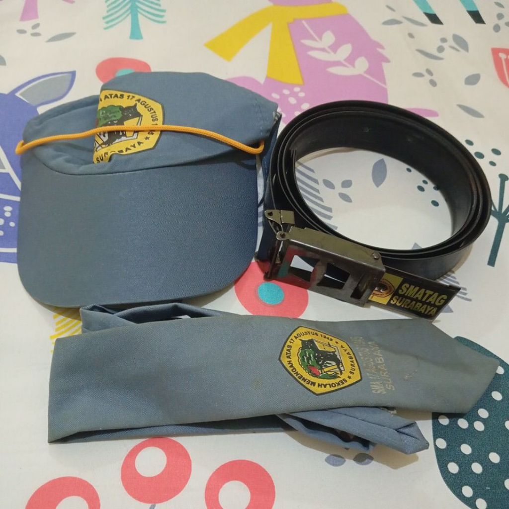 Dasi,sabuk, topi SMA 17 Agustus