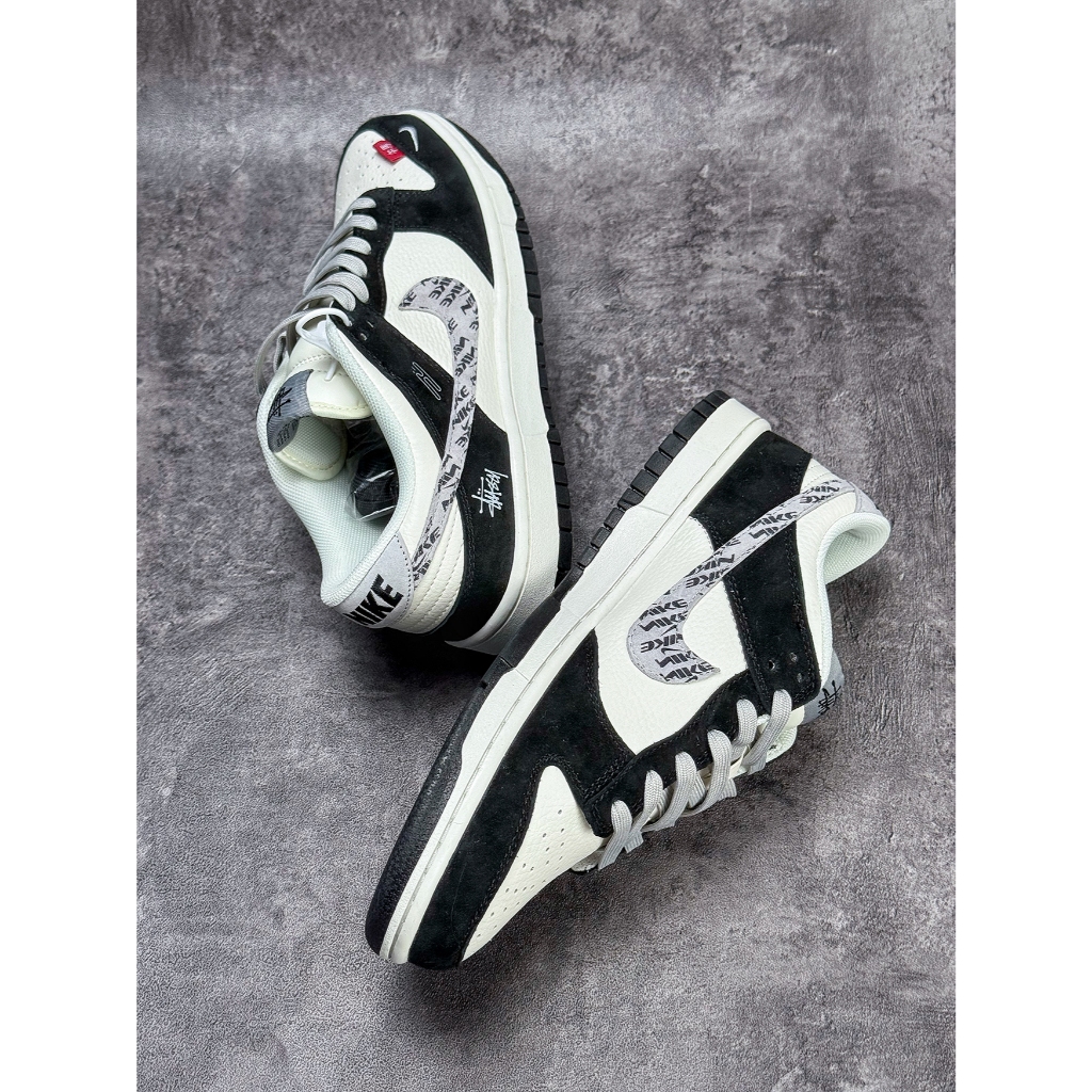 SB Dunk Low Tahun Kuda Terbatas x Stussy Hitam Putih 2