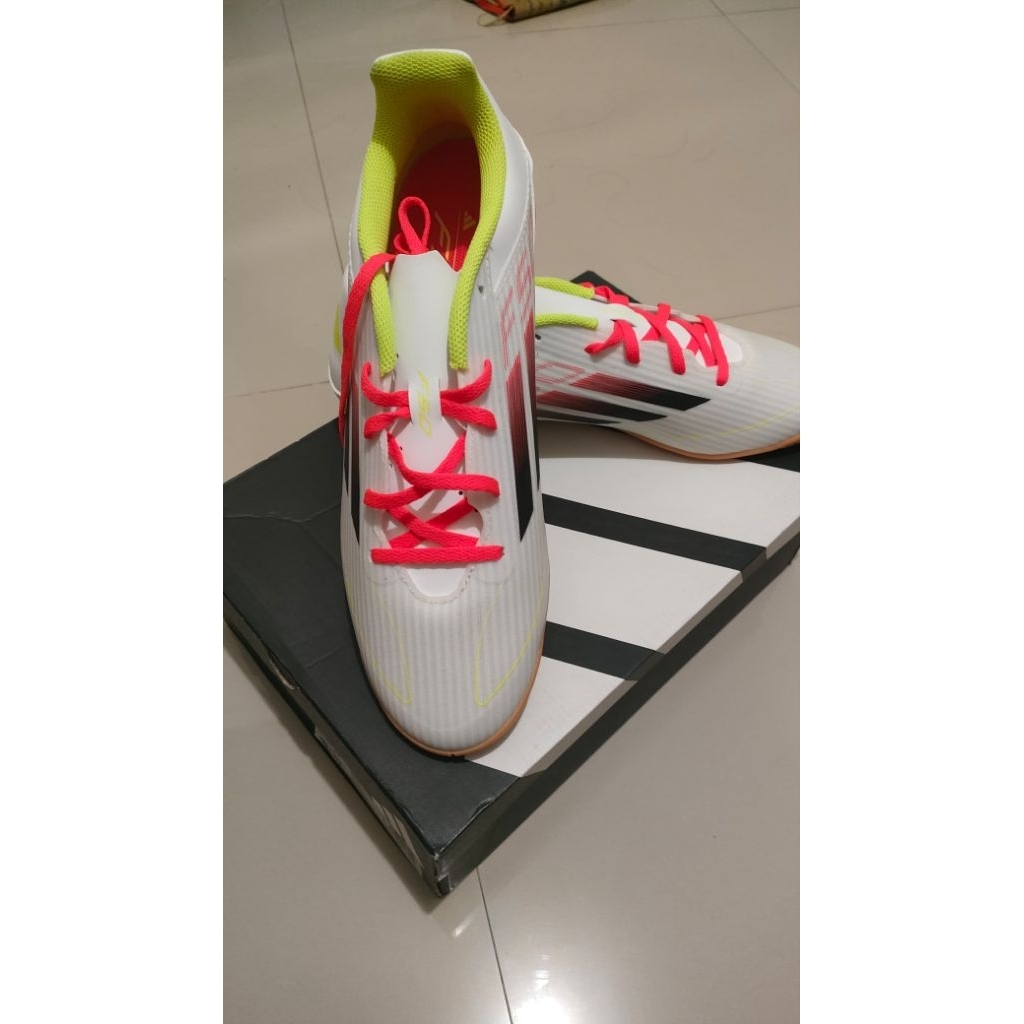 sepatu futsal f50 ori