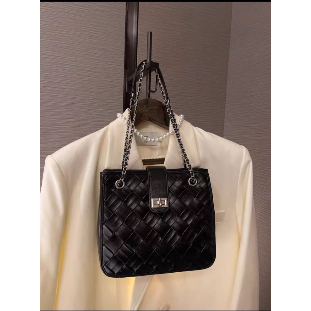 Tas model Anyam