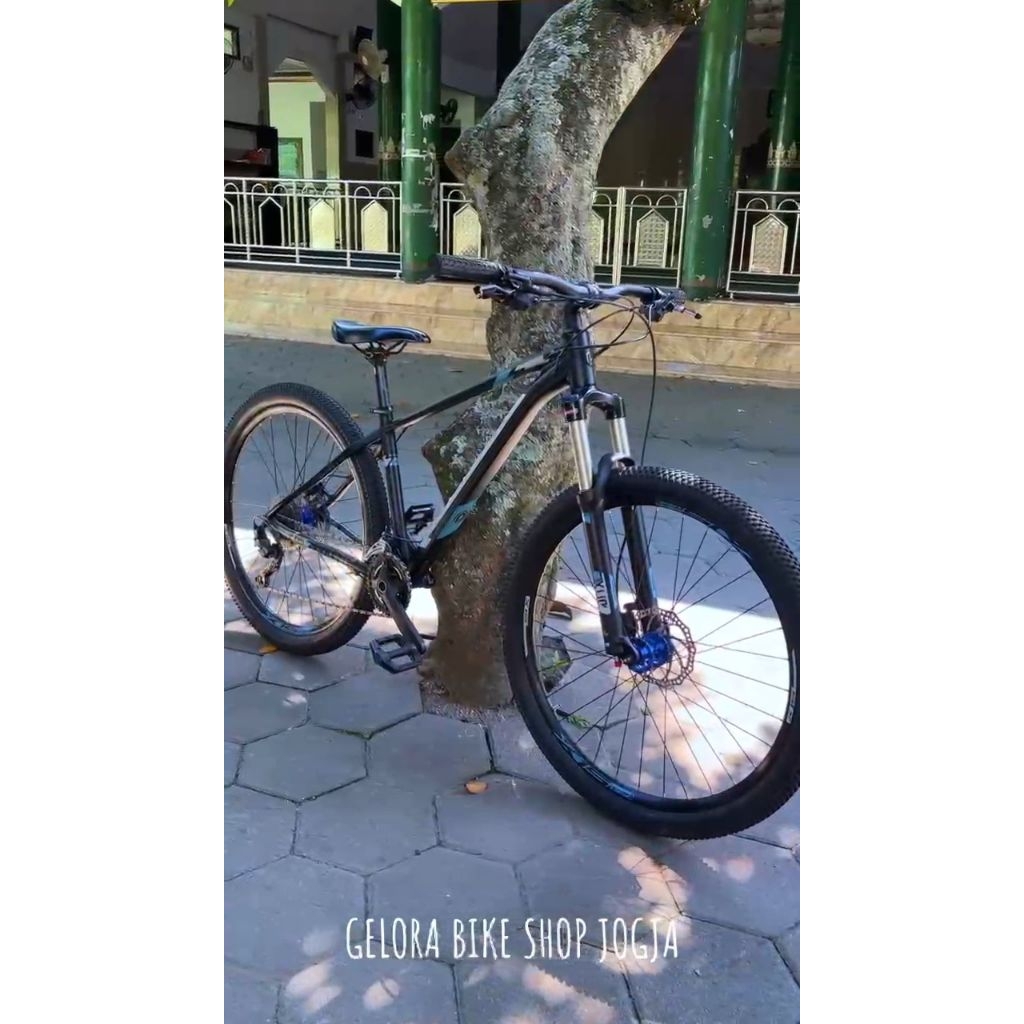 Polygon Xtrada 6 size S 27,5 (sepeda bekas)