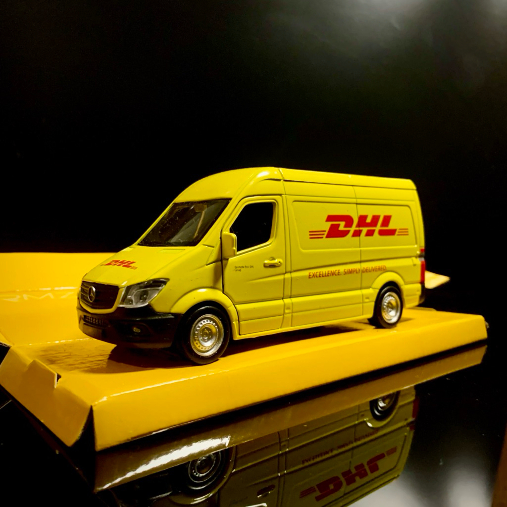 RMZ CITY MERCEDES BENZ SPRINTER DHL