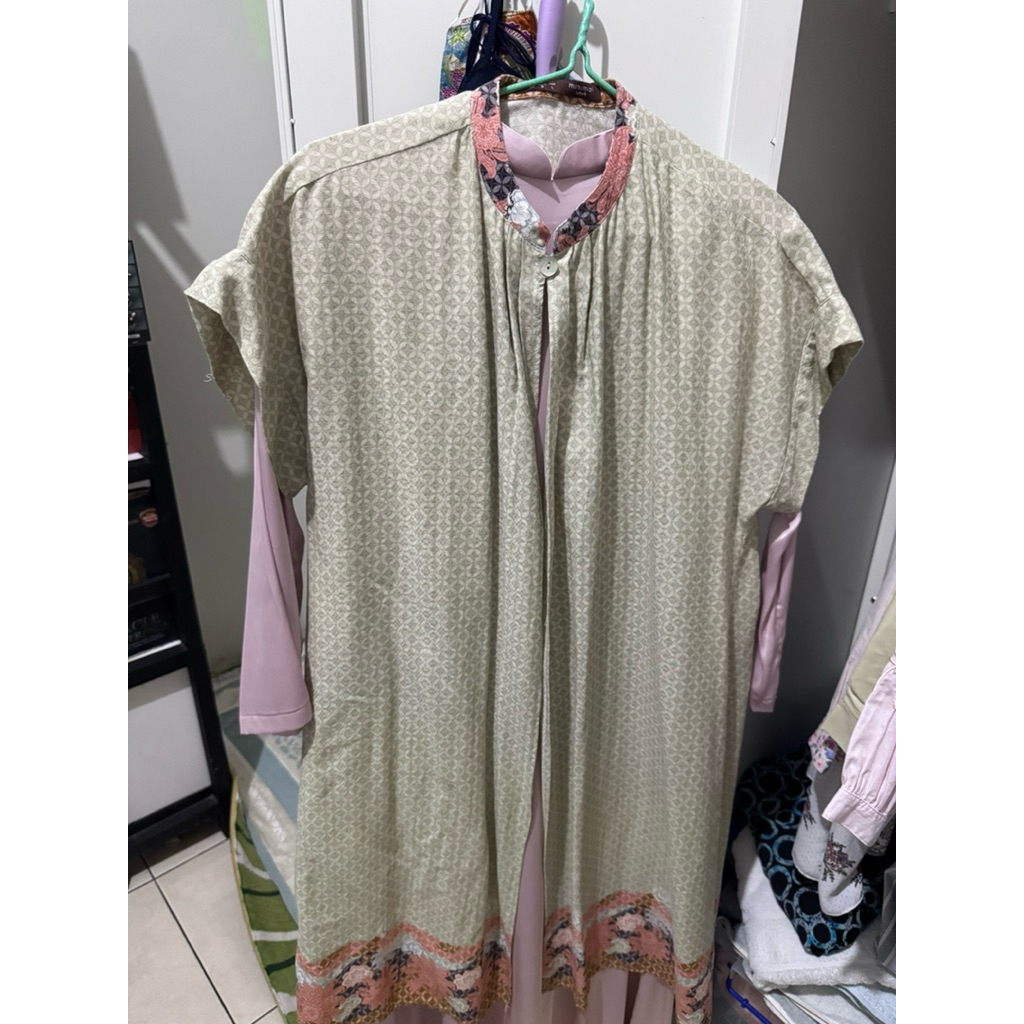 Preloved Minimal Outer