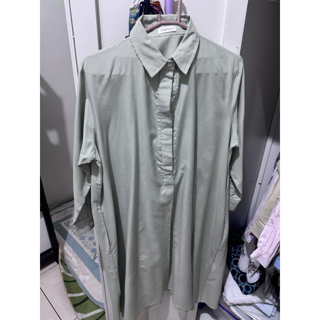 Preloved Mahara Kemeja Hijau Garis