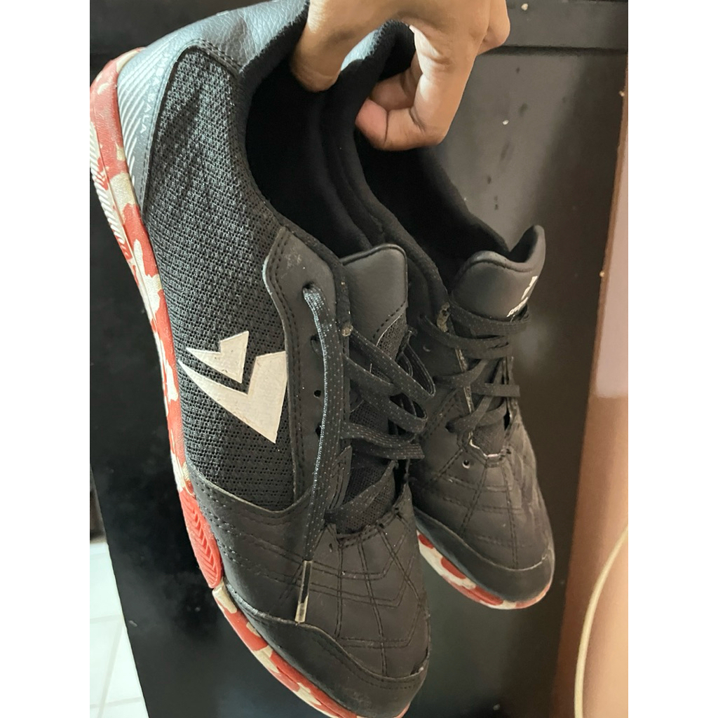 preloved sepatu futsal sevspo