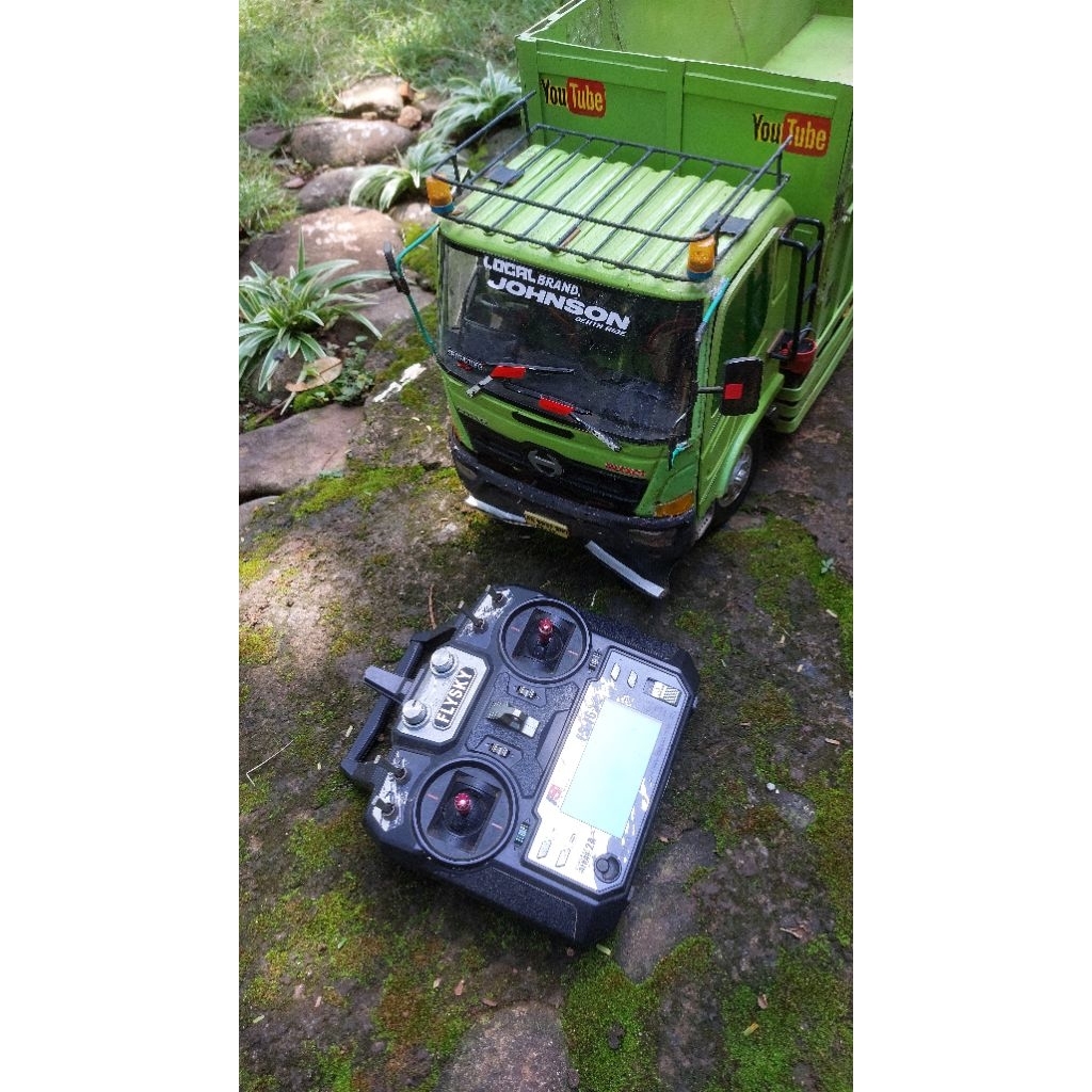 Remot RC Truk Hino 500 Tronton Bekas Pakai