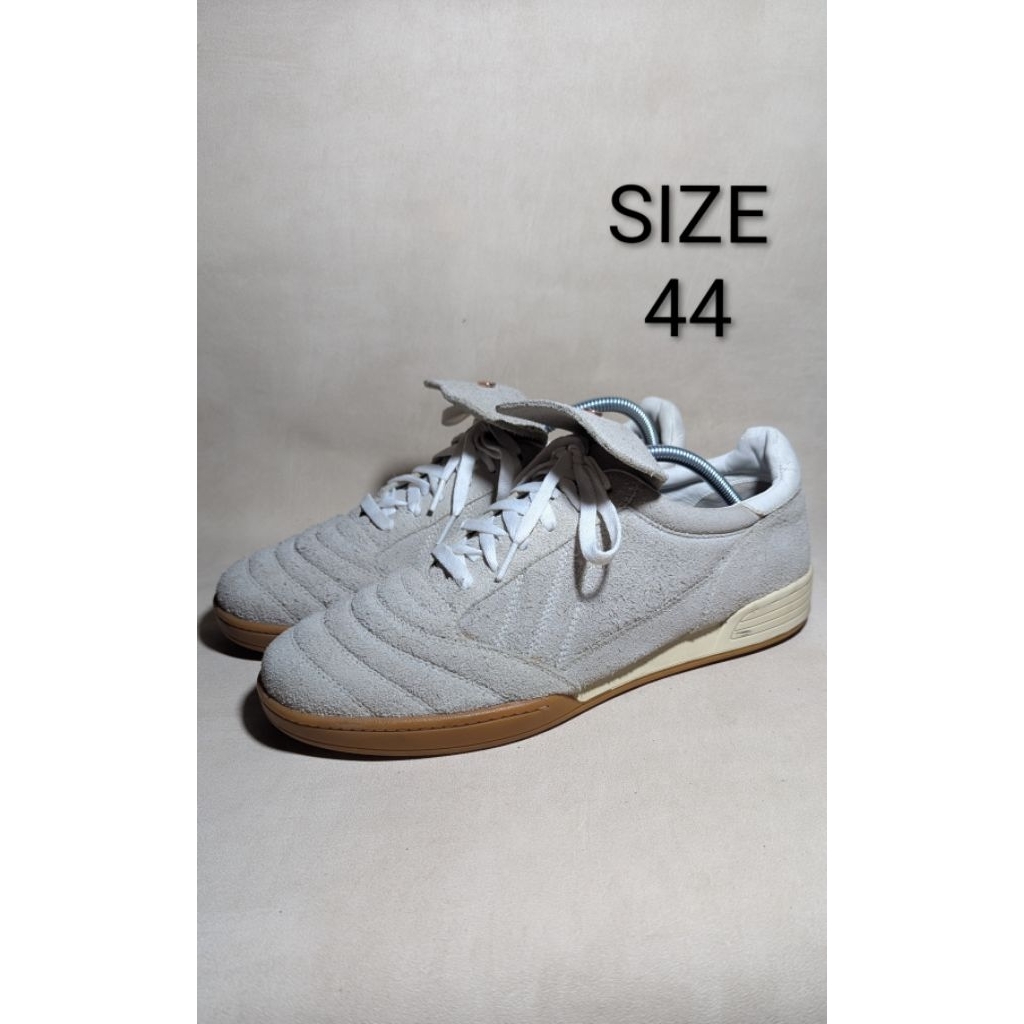 SEPATU PRELOVED GIVENCHY SNEAKERS SUEDE SIZE 44