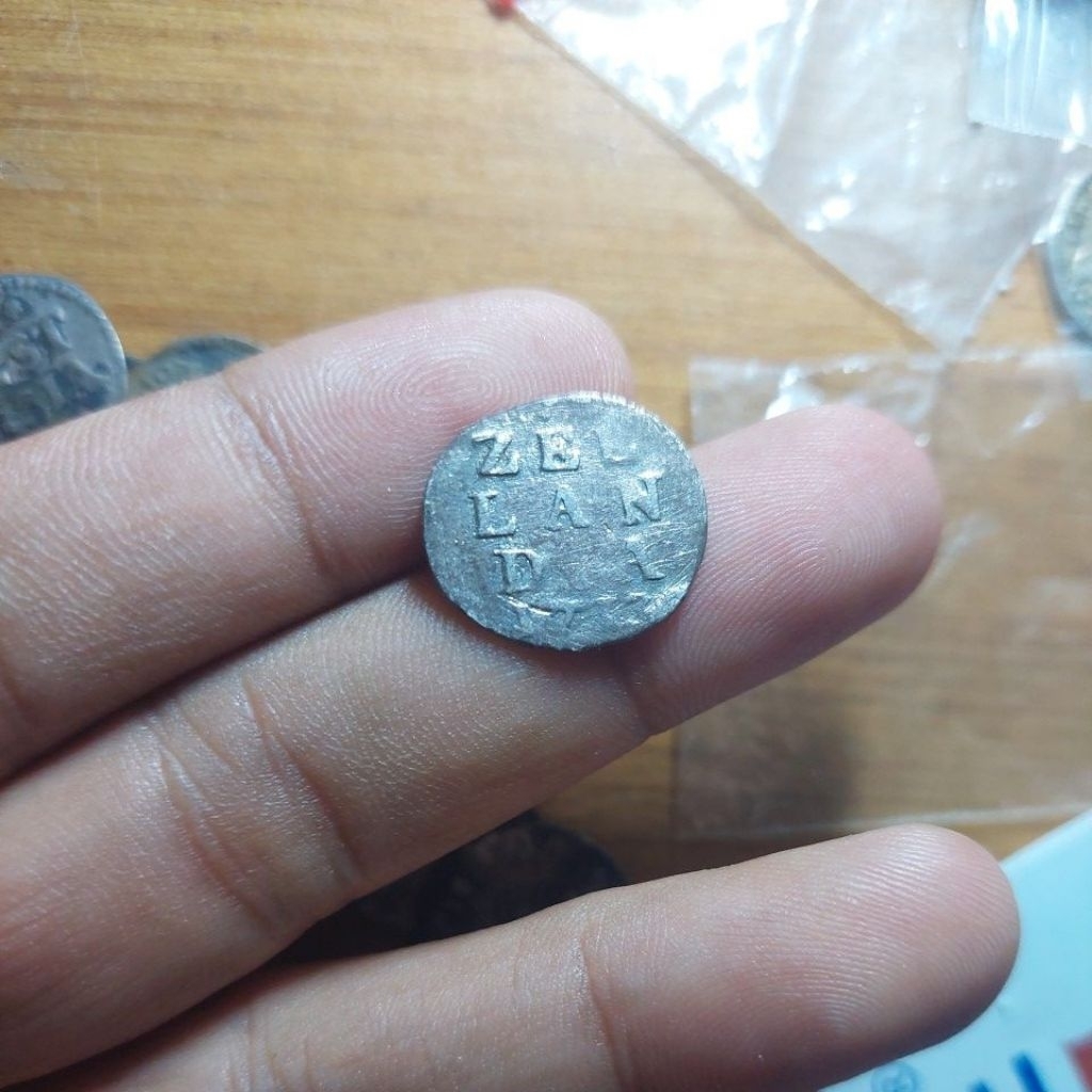Koin perak zeelandia 1713. Korban pangkas oknum