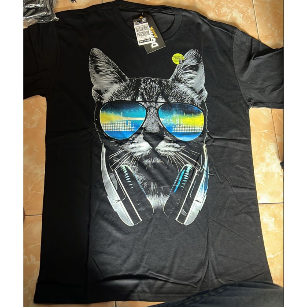 Baju Kaos T-shirt Pria Distro Lengan Pendek Sablon Kucing Warna Hitam