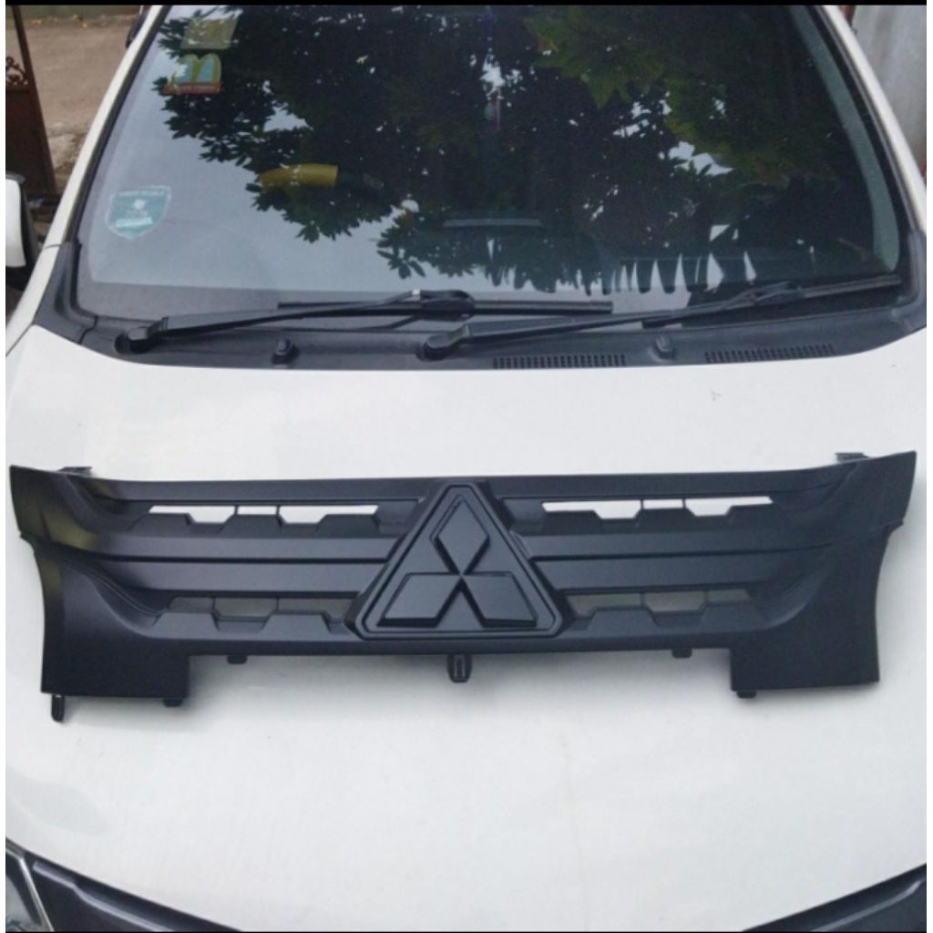 Grill xpander cross hitam doff