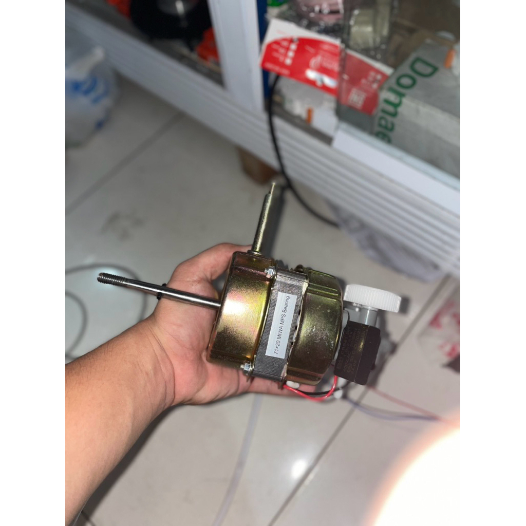 Dinamo kipas angin Wall Fan SANEX 18’ kokoh