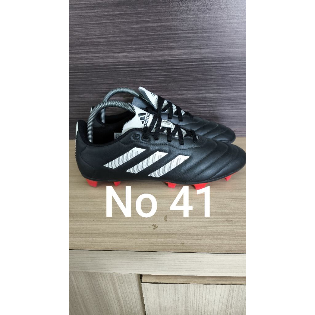 SEPATU BOLA ADIDAS NO 41 SECOND BEKAS ORIGINAL