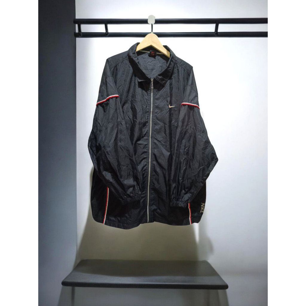 Jumbo Coach Jacket Sportswear dari NIKE