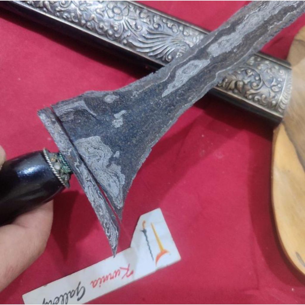 Keris Sepuh Jalak Tilam Sari pamor Wengkon Isen
