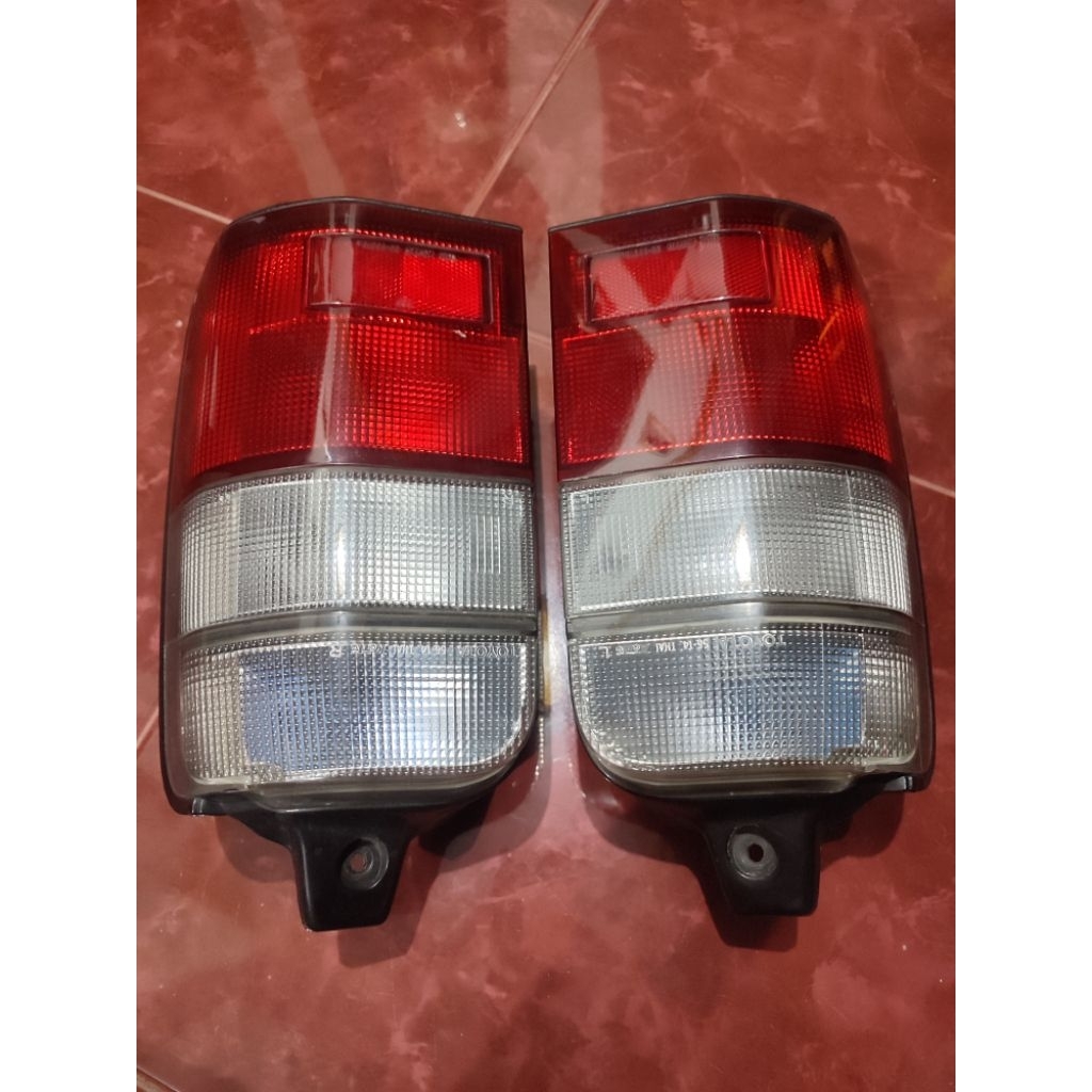 Lampu belakang stop lamp assy Kijang Kapsul 2000, 2001, 2002  minibus LX LSX LGX  Krista