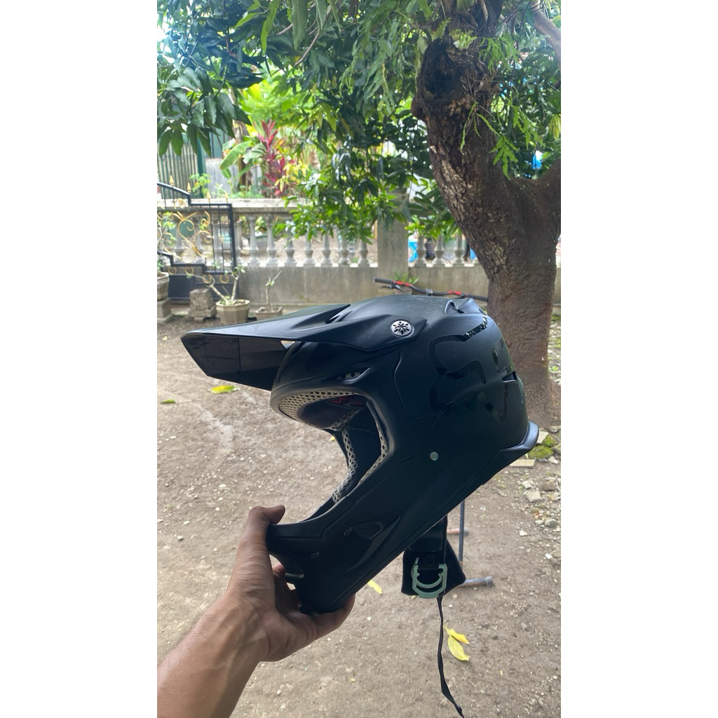 helm downhill kabuto carbon size M