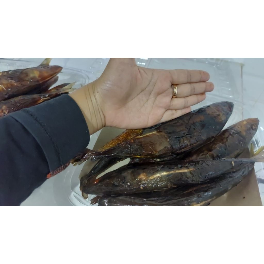 ikan pari asap dan ikan salem asap
