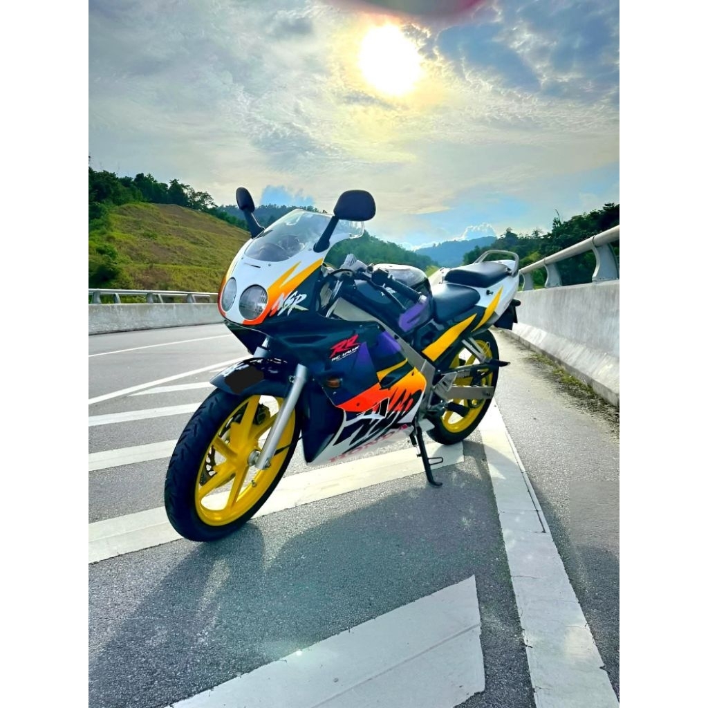 Honda NSR 150 RR Astra stiker sticker stripping lis les cover kap body (1) dasar hitam