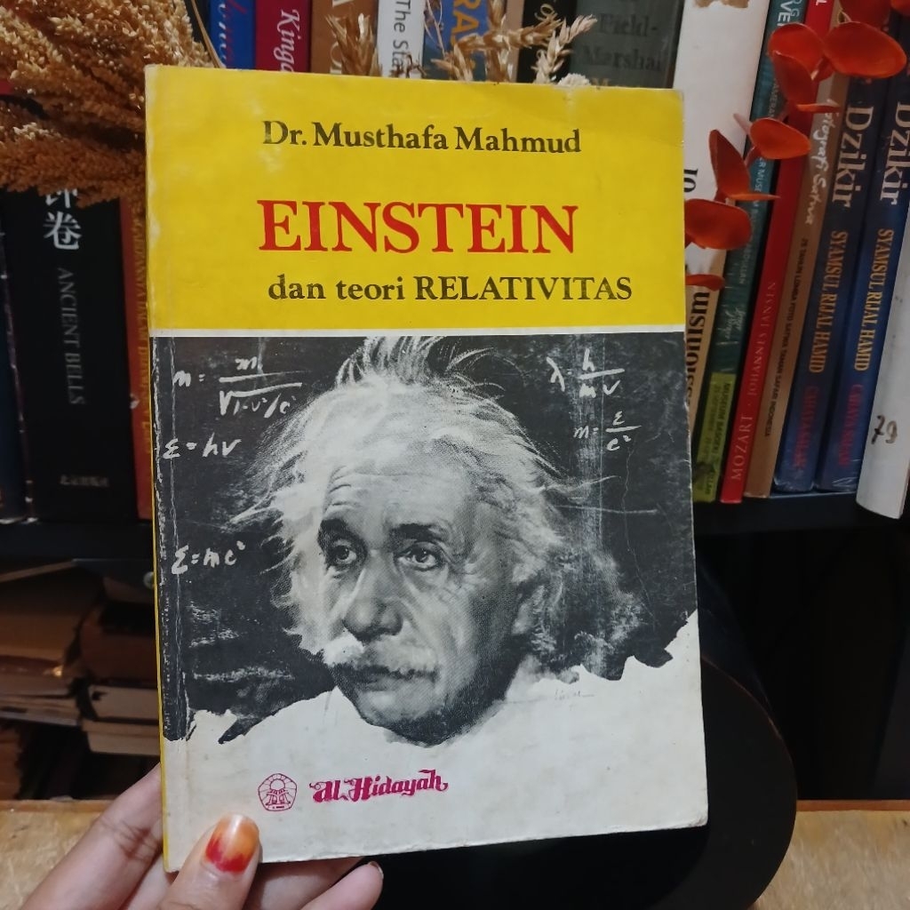 Einstein dan teori Relativitas - oleh Musthafa Mahmud