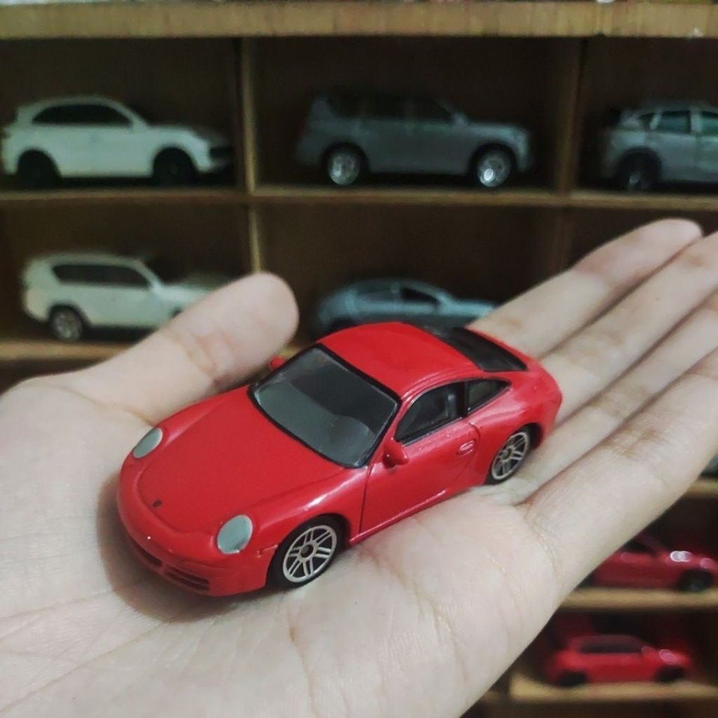 diecast realtoy porsche 911 carrera 4s merah loose