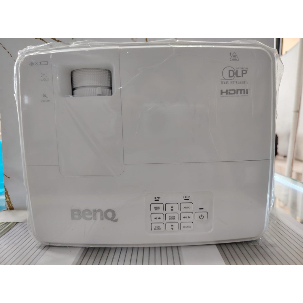 Proyektor BENQ - BX3040 Lengkap Mulus.