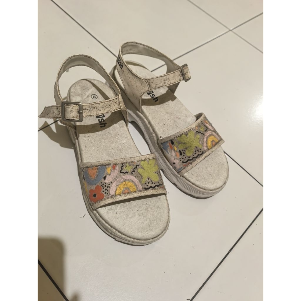 sandal gosh