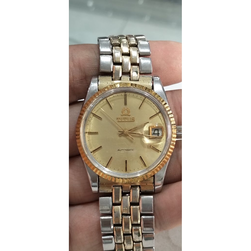Titus dial gold
