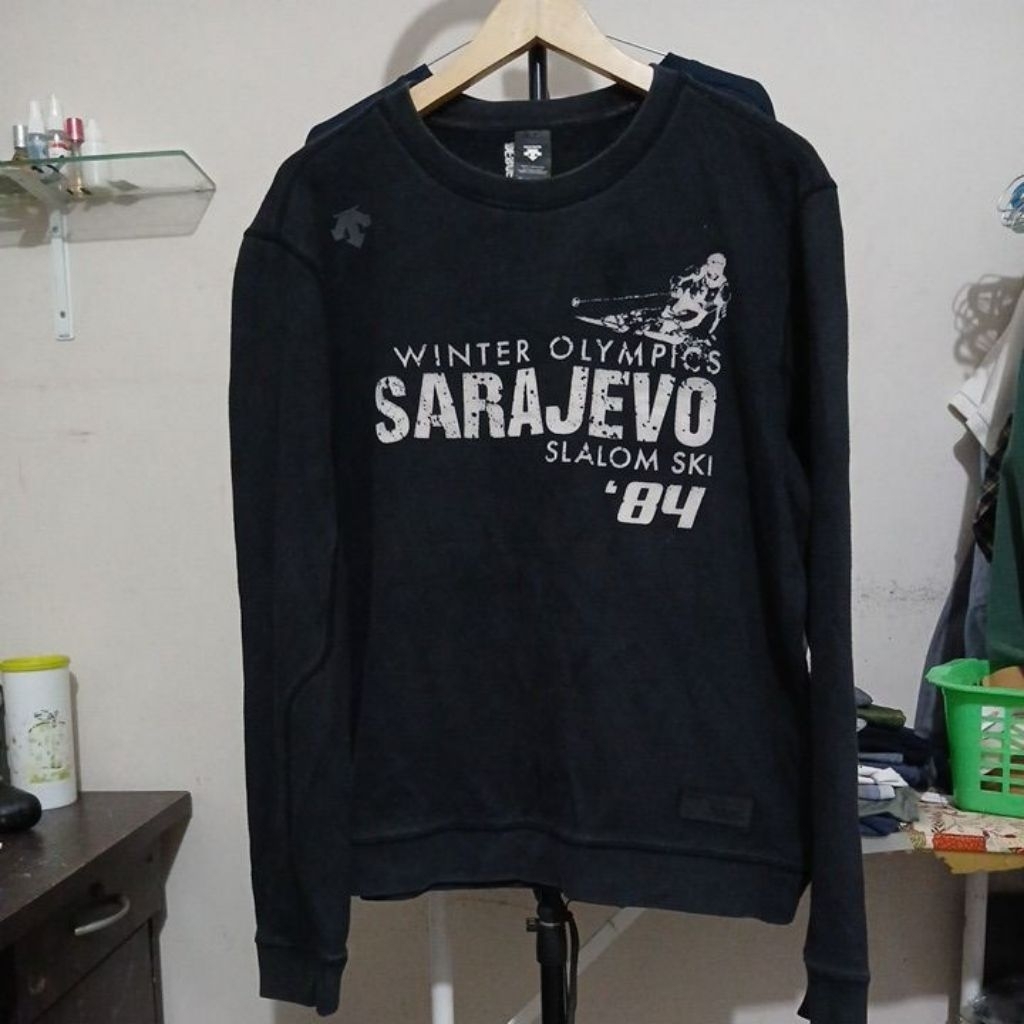Kaos katun Crewneck lengan panjang super tebal berat hampir 1kg warna hitam pekat kerah kencang logo