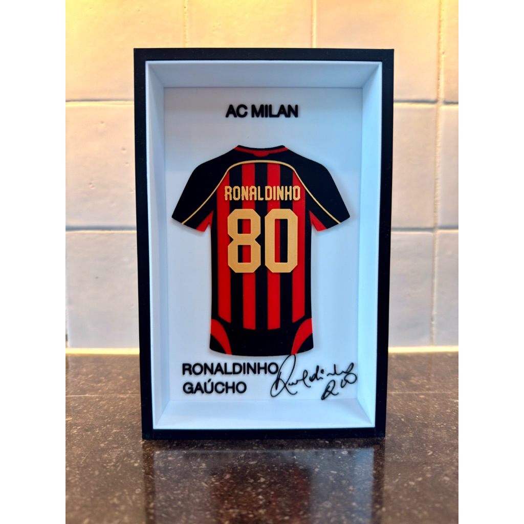 Pajangan Jersey Ronaldinho AC Milan 3D Printed Kit Card Jersey Frame Legenda Sepakbola Rossoneri Hia