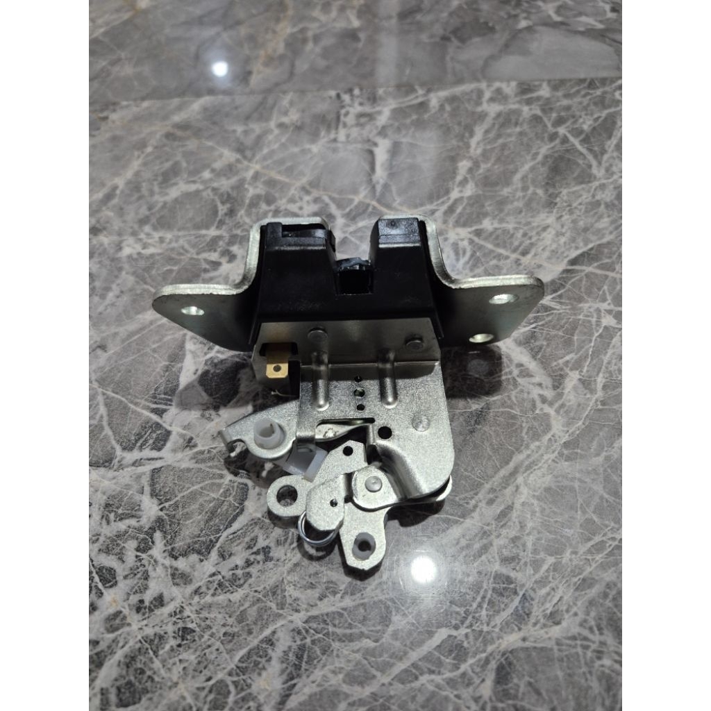 Door Lock Doorlock Bagasi Buka ke Atas Mitsubishi Kuda 2002 2006