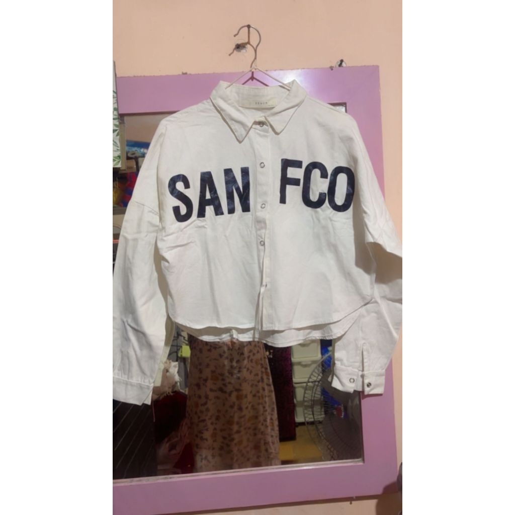 Kemeja putih Crop