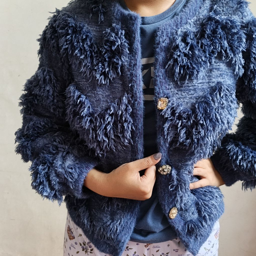 jaket outer coat fur texture blue biru preloved size M jaket wanita perempuan bulu bulu biru coat bu