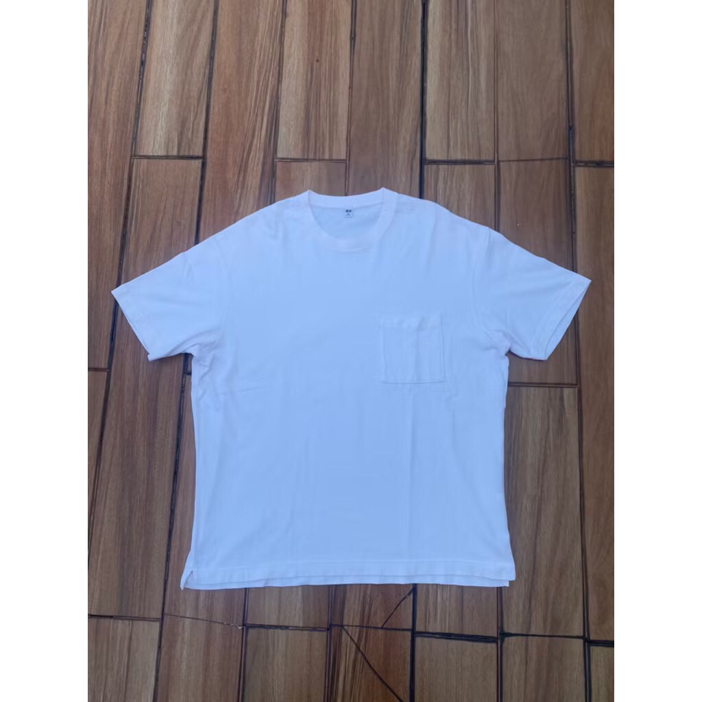 Preloved T-Shirt Uniqlo Pocket