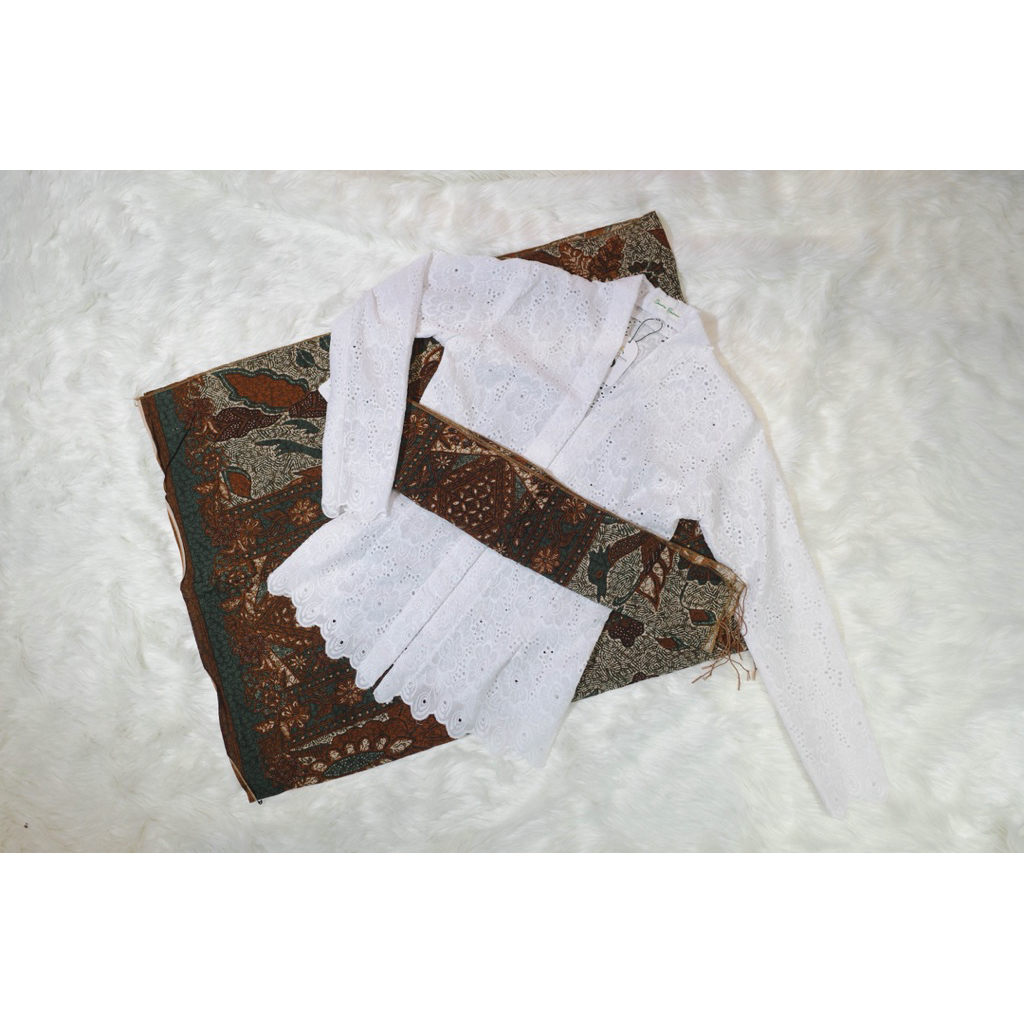 Kebaya Brokat Cantika - Kebaya Putih Elegant Slim Fit Premium