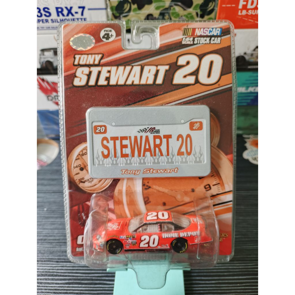 WINNERS CIRCLE DIECAST 1:64 SCALE NASCAR STOCK CAR TONY STEWART #20 HOME DEPOT RACING TEAM