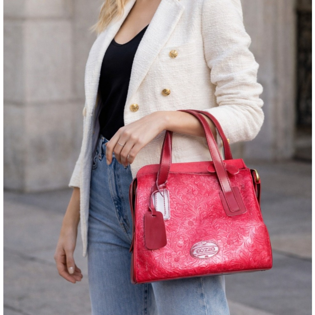 Tas Tangan Wanita GOZZO Merah Kulit Motif Ukir Dengan Gantungan Elegan