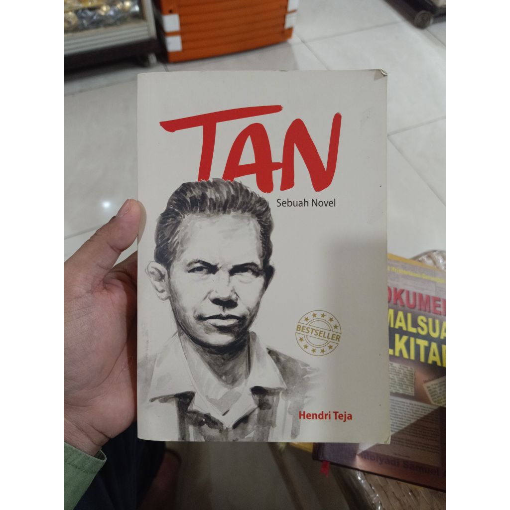 Tan Sebuah Novel Hendri Teja