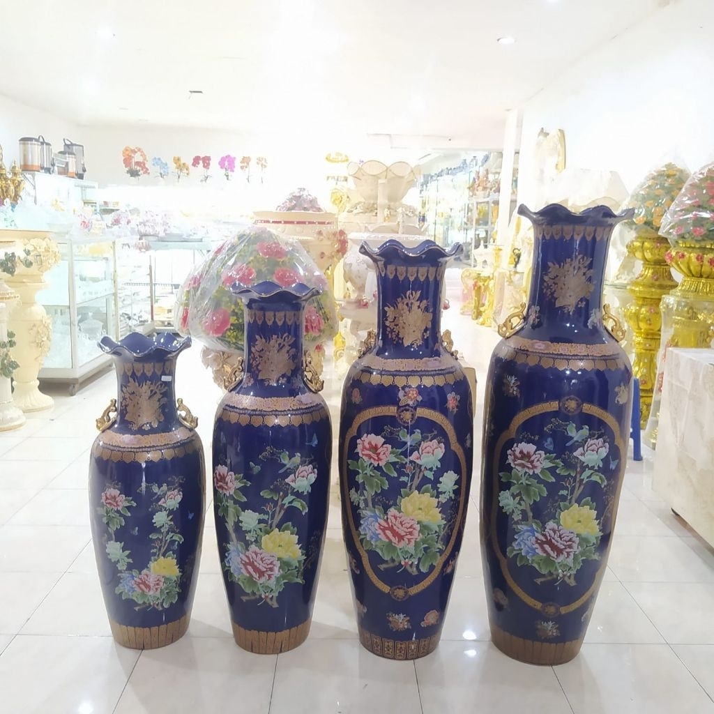 Guci keramik pajangan tinggi variasi motif biru navi bunga merak