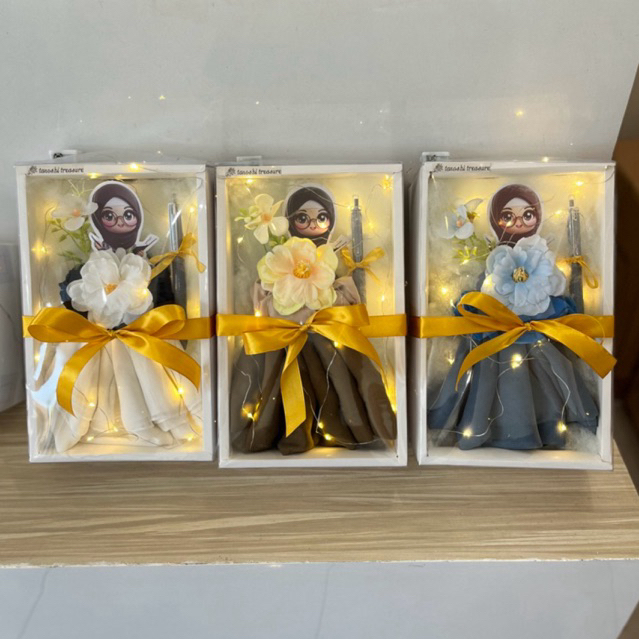 Kado untuk Guru Perempuan Hijab Hadiah Purna Pengajar Wanita Gift Box Kerudung Murah Magelang