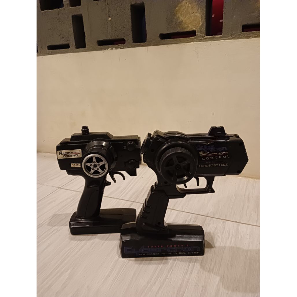 2 PCS Remote RC 35 Mhz dan 49 Mhz (Bekas)