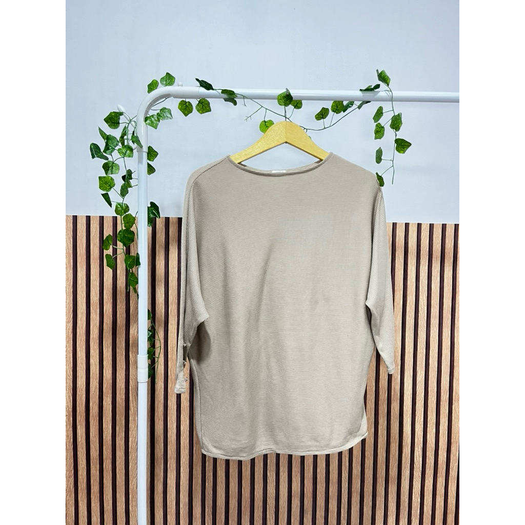 Baju batwing warna cream